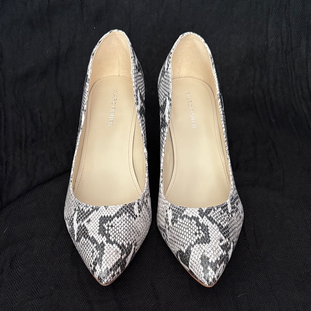 Snake-Print Pointed Toe Pumps - Gray/White